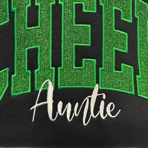Sudadera con capucha o cuello redondo con bordado personalizado de CHEER Mom: nombre personalizado con lazo imagen 13