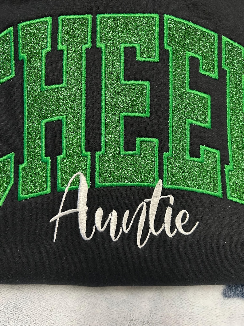 Sudadera con capucha o cuello redondo con bordado personalizado de CHEER Mom: nombre personalizado con lazo imagen 13