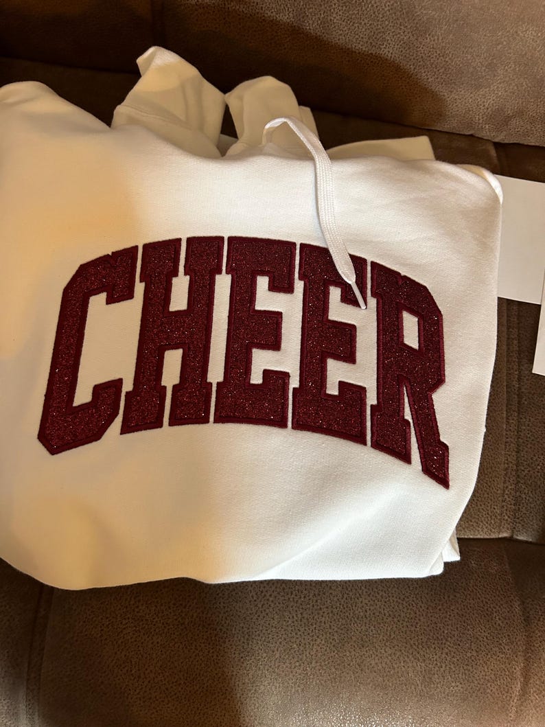 Sudadera con capucha o cuello redondo con bordado personalizado de CHEER Mom: nombre personalizado con lazo imagen 17