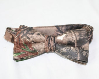 Licensed Mens or Boys Realtree AP Camoflauge Bow Tie
