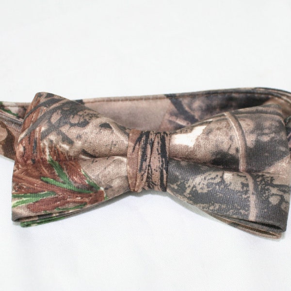 Licensed Mens or Boys Realtree AP Camoflauge Bow Tie