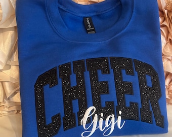 Sudadera bordada con el logo de Mimi, Grammy, Nana y Gigi: nombre personalizado y manga con lazo.