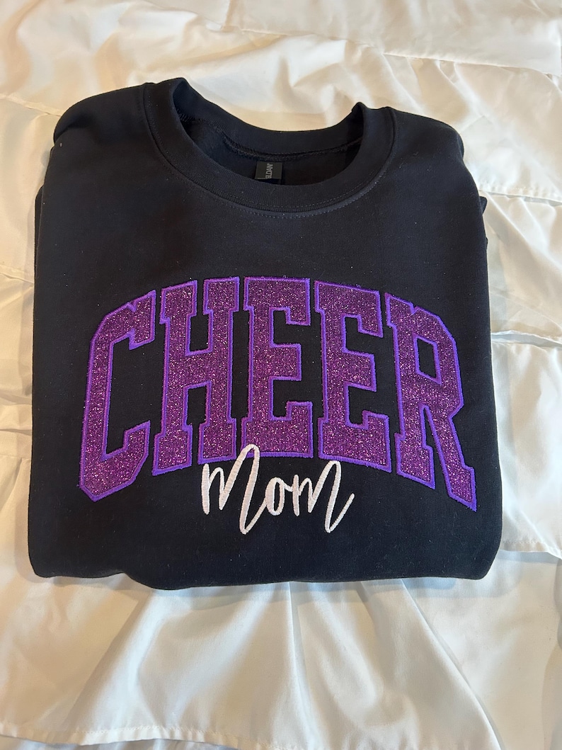 Sudadera con capucha o cuello redondo con bordado personalizado de CHEER Mom: nombre personalizado con lazo imagen 10