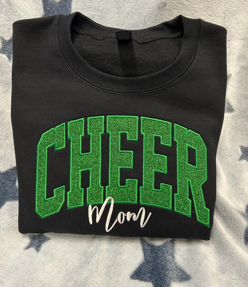 Sudadera con capucha o cuello redondo con bordado personalizado de CHEER Mom: nombre personalizado con lazo imagen 12