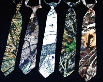 Enfants pré-attachés Shadowgrass, Realtree Ap, Winter Brush, New Mossy Oak Break Up et Max-4 Camoflauge Neck Ties