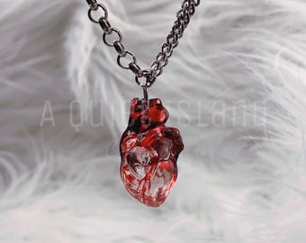 Collana con cuore anatomico realistico fatto a mano Collana con cuore anatomico realistico fatto a mano