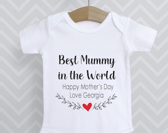 Personalised Best Mummy in the world Happy Mother's Day Baby Grow Gift - Bodysuit Babygrow Vest Unisex 1st First Mothers Day