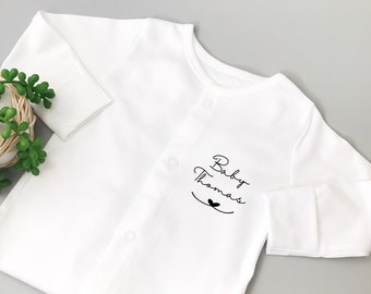 Personalised Baby Name or Surname Sleepsuit Heart / Baby grow Bodysuit Romper / Announcement  All in one / New Baby Gift Baby Clothing