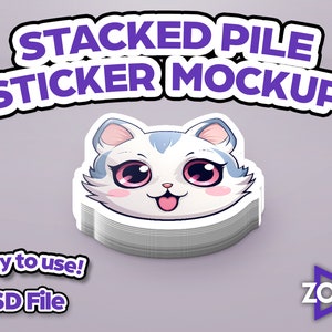 Könnte beinhalten: Ein Stapel Aufkleber mit einem Cartoon-Katzen-Gesicht, mit rosa Augen und Zunge. Die Aufkleber sind weiß mit schwarzer Umrandung. Der Text oben lautet "STACKED PILE STICKER MOCKUP". Zusätzlicher Text lautet "Easy to use! .PSD File".