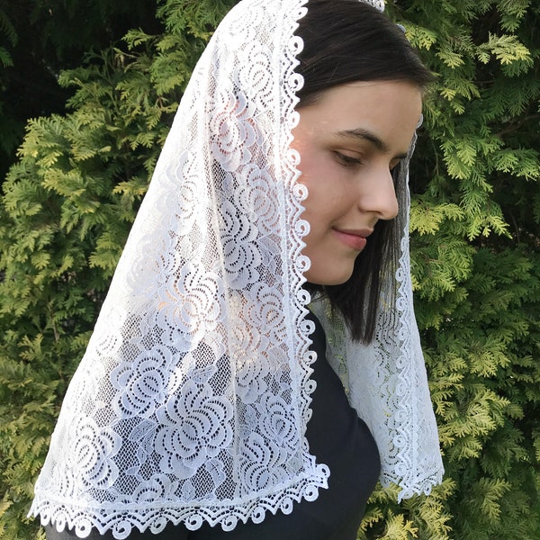Elegant white lace chapel veil, catholic mantilla with clip and pouch