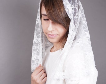 Elegant ivory lace chapel veil, catholic mantilla with clip and pouch