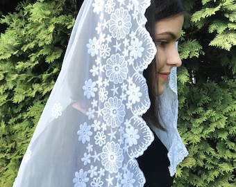 Elegant white tulle chapel veil, catholic mantilla with clip and pouch