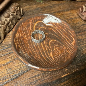 Handmade Wood Textured pottery ring dish holder, teaspoon spoon rest, tea bag holder, trinket dish. 4” round. Great gift idea. Ready to ship