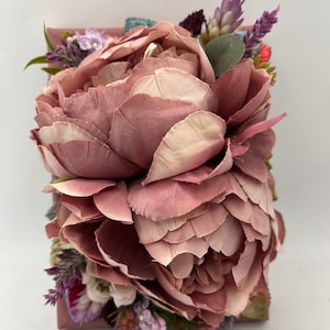 MAUVE flower arrangement on the wall, flowers on the wall, flowers on canvas, mauve flowers, 3D, 3D flowers, flower arrangement
