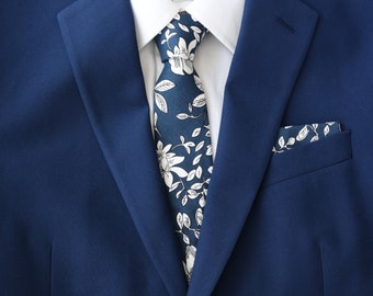 Casey Marineblaue schmale Krawatte | Set aus schmaler Krawatte und Einstecktuch für Herren in Dunkelblau mit Blumenmuster | Marineblaue Krawatte | Blaue Hochzeiten | Bräutigam-Trauzeugen-Krawatte