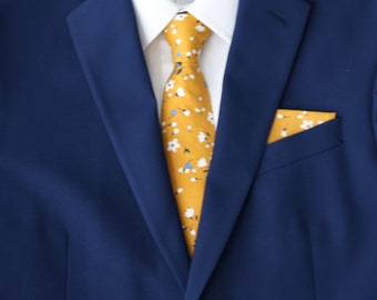 Ember Marigold Gelbe Blumenkrawatte für Herren, schmale Krawatte | Hochzeitskrawatte | Gelbe Hochzeitskrawatte | Ringelblumen-Krawatte | Gelbe schmale Krawatte