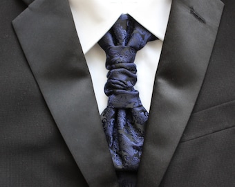 Cravate pré-nouée bleu foncé et noir en satin cachemire ruché Delilah | Ascot | Cravate victorienne | Cravate édouardienne | Cravate britannique
