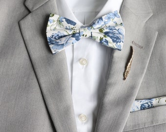 Nœuds papillon assortis à fleurs bleu Sawyer | Ensemble de cravates assorties | Cravate florale bleu cendré | Mariages bleus | Mariage rustique | Nœuds papillon | Garçons d'honneur