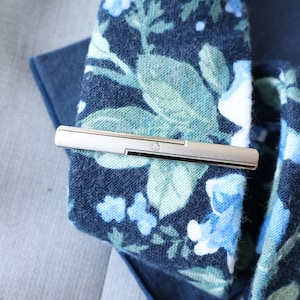 Belmont Silver Metal Tie Clip | Presentes para Ele | Presente para Padrinhos | Acessórios Masculinos | Presente para Dia dos Pais | Barra de Gravata de Prata | Acessórios para Terno