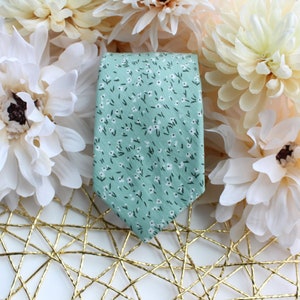 Corbata fina floral verde menta para hombre / Corbata de boda Kenyon / Corbata de padrino / Corbata floral verde / Accesorio para novio o padrino / Corbata para niño