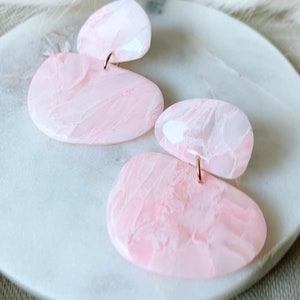 Pink hanging earrings made of polymer clay | Statement Earrings | Marble look | Fimo Earrings