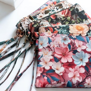 Damen Clutch | kleines Täschchen mit Schlaufe | Kosmetiktasche bunt floral gemustert | Tasche mit Reißverschluss klein für Boho Liebhaber