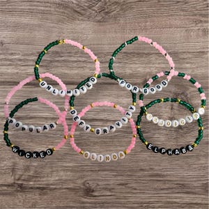 Wicked inspirierte Stretch Armbänder, Glinda, Elphaba, Beliebte, Defy Gravity, For Good, and Unlimited, Wicked Freundschaftsarmbänder, und mehr…