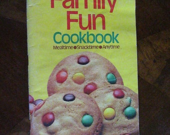 Cookbook Pillsbury Family Fun Cookbook Softbound 1983