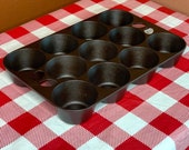 Griswold Cast Iron No. 10 Muffin Pan Popover Pan, P N 949, Variation 2, Restored, Seasoned, 11 Cups, Vintage