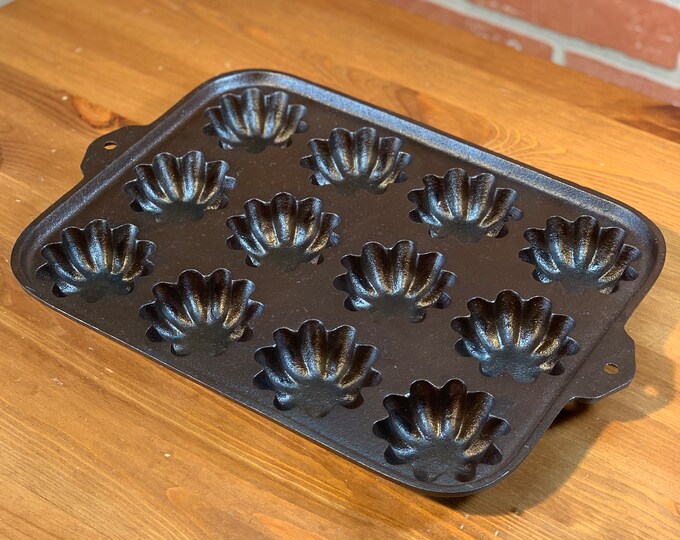 Lodge Cast Iron Turks Head Muffin Pan, Restored, Seasoned, 12 Cup Gem