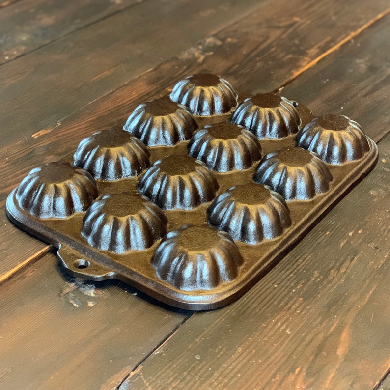 Lodge Cast Iron Turks Head Muffin Pan Restored Seasoned 12 Etsy