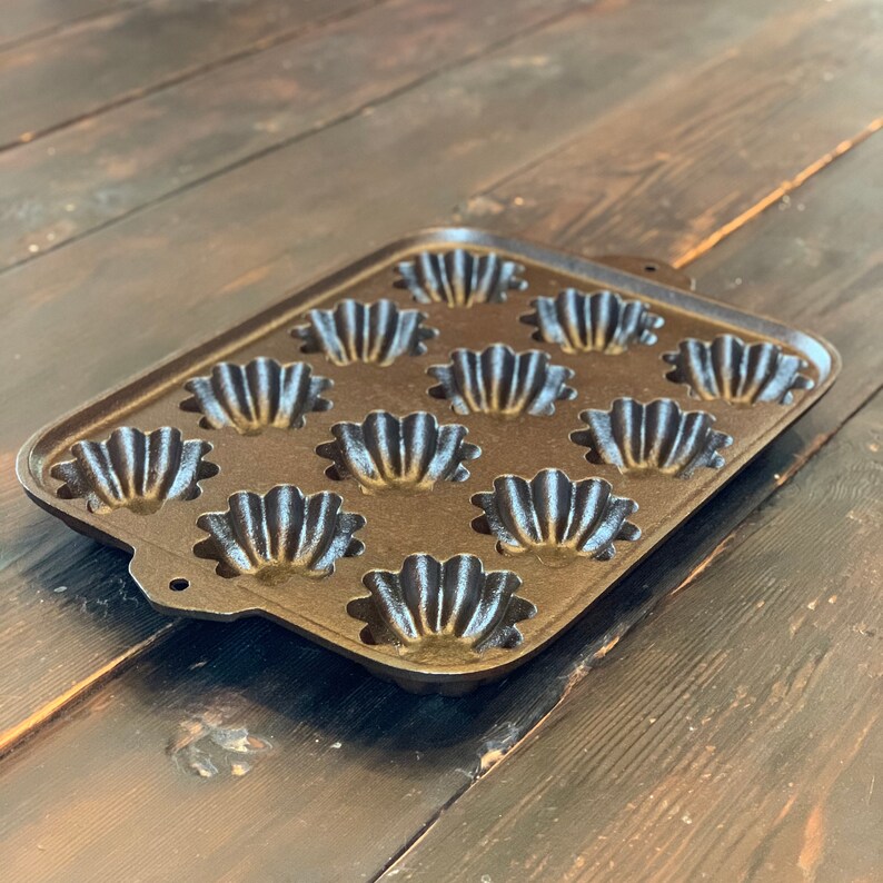 Lodge Cast Iron Turks Head Muffin Pan Restored Seasoned 12 Etsy