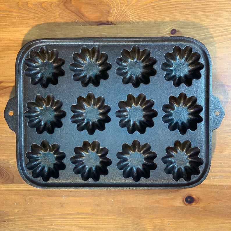 Lodge Cast Iron Turks Head Muffin Pan Restored Seasoned 12 Etsy