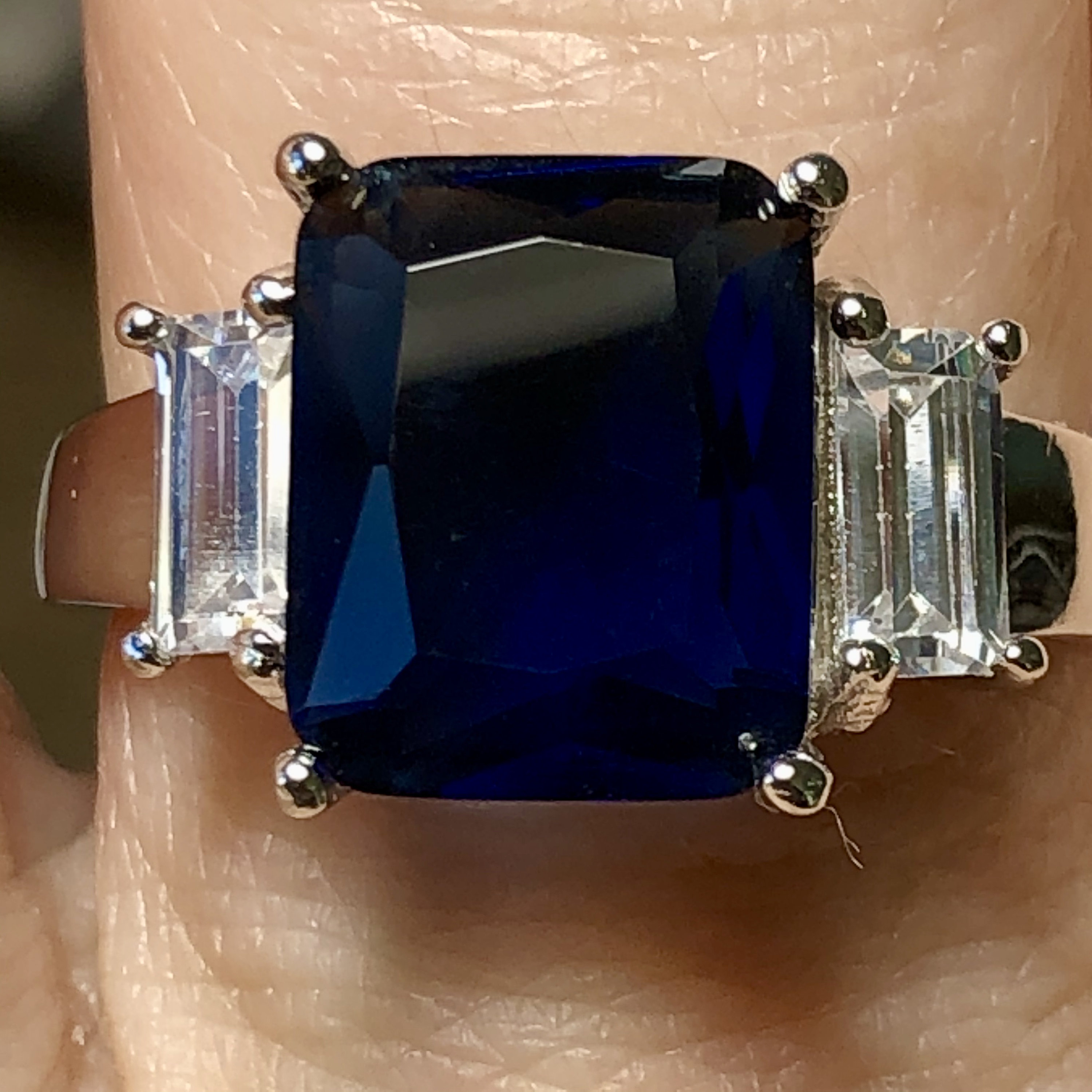 Sieraden Ringen Statementringen Een prachtige 4CT Emerald Cut Velvety Blue Sapphire Ring 