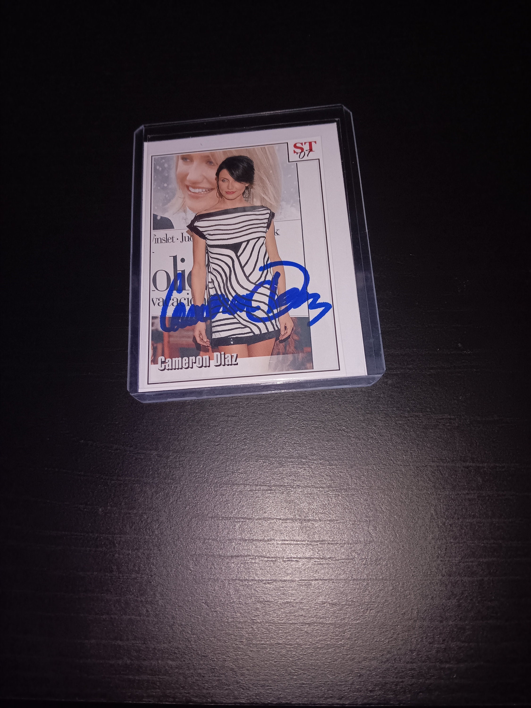 Cameron Diaz autographed  card with COA