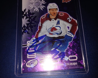 Nathan MacKinnon handsignierte Karte mit Cert