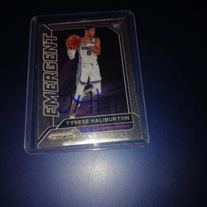 Cartão de novato autografado por Tyrese Haliburton com coa
