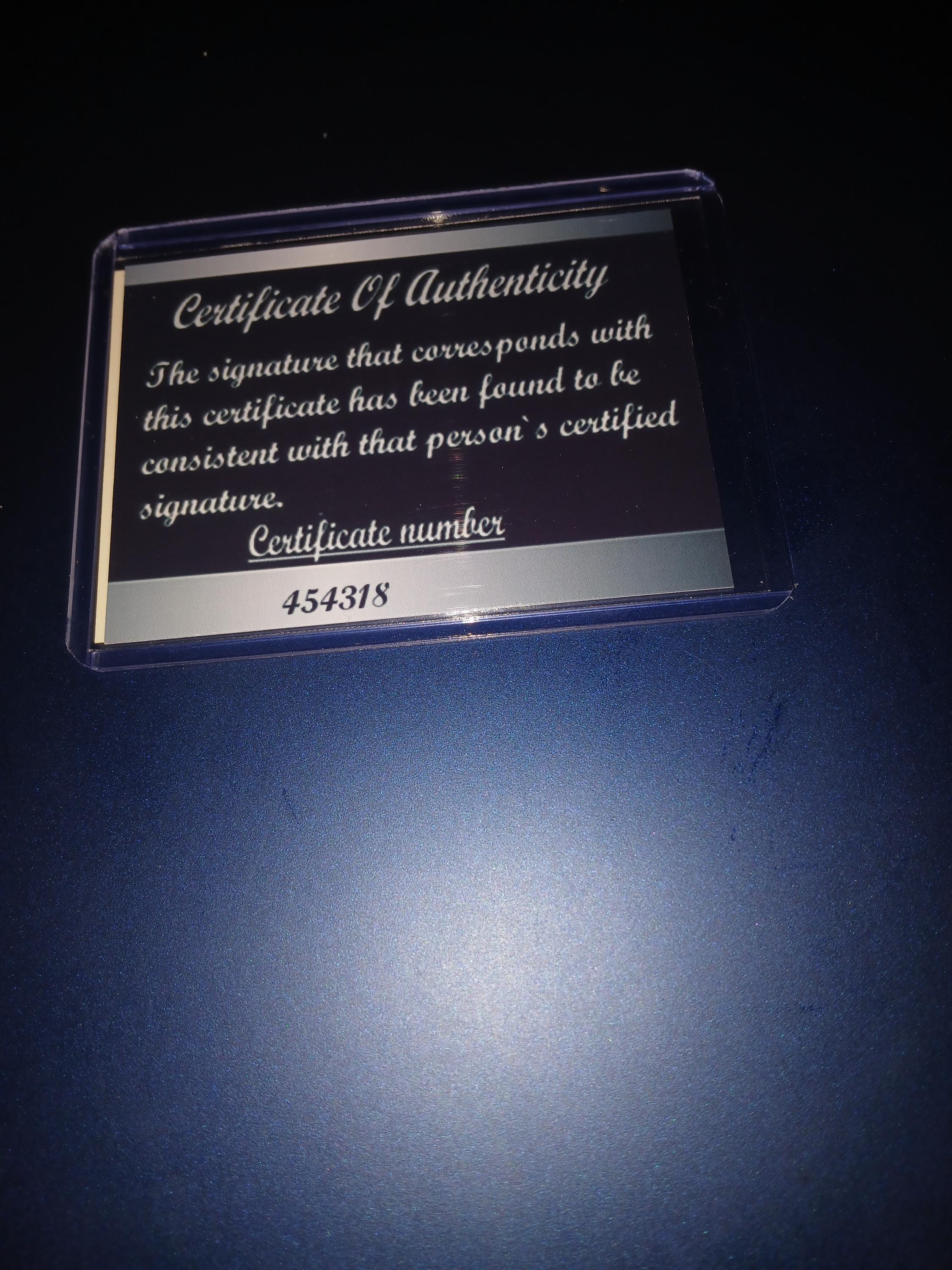 リンダ・ハミルトンのサイン入りターミネーターカード（コア付き