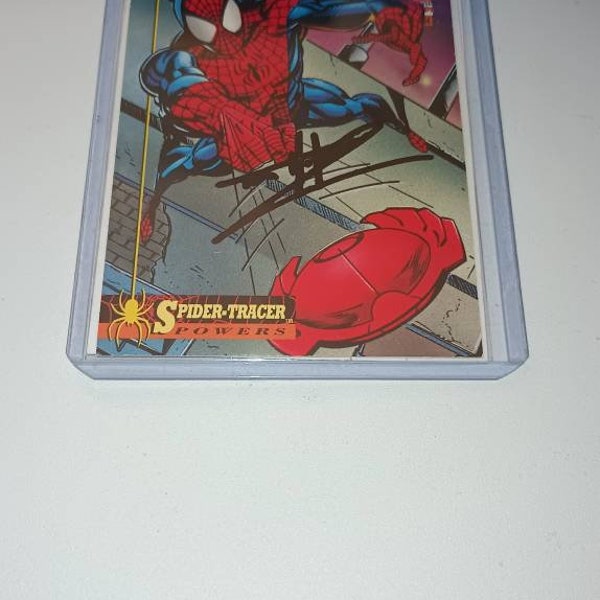 Tom Holland autografió una tarjeta de Spider Man con COA