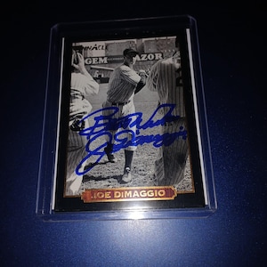 Joe Dimaggio autographed card with cert