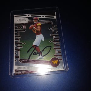 Jayden Daniels signierte Rookie Karte mit Echtheitszertifikat
