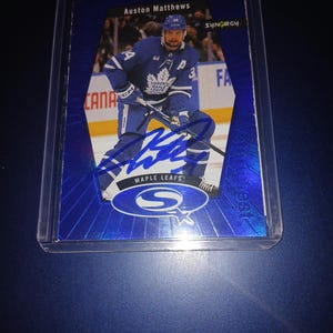 Auston Matthaets handsignierte Karte mit Echtheitszertifikat