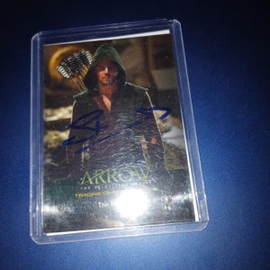 Stephen Amell autographed Green Arrow card with cert