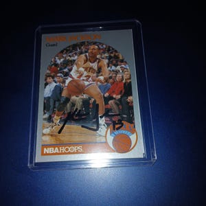 Tarjeta autografiada por Mark Jackson de los hermanos Méndez con el escudo