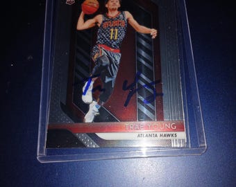 Trae Young signierte Rookie Karte mit Cert