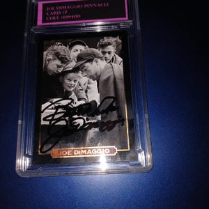 Joe Dimaggio autographed card with coa