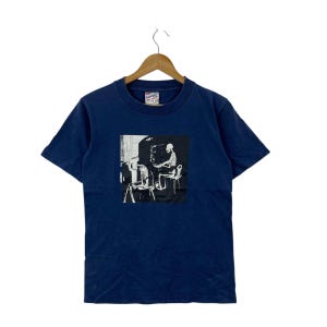 Camiseta vintage de los 90 con esqueleto y ordenador, talla pequeña, fabricada en EE. UU., United Sports Graphic Tee, estilo retro, tecnológico, humor, gótico, streetwear, cultura de internet, 100 % algodón.