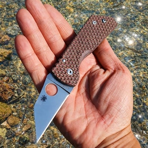Casillas estilo Spyderco MicroJimbo TailCut. Color Slane.