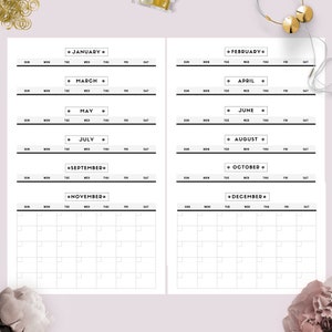 K&ouml;nnte beinhalten: Eine druckbare Kalender-Vorlage mit einem schwarz-wei&szlig;en Design. Der Kalender umfasst alle 12 Monate des Jahres, von Januar bis Dezember. Jeder Monat ist mit einem schwarzen Rechteck mit wei&szlig;em Text gekennzeichnet.