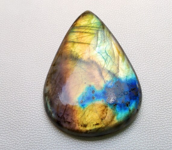 ラブラドライト 発色多数 希少 魅力的なマルチレア派手なラブラドライト宝石、44 x 28 mm シルバー